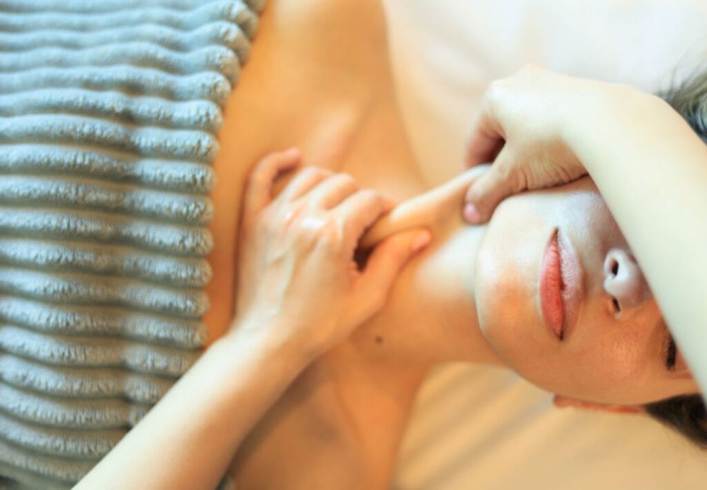 Facial Sculpting Massage
